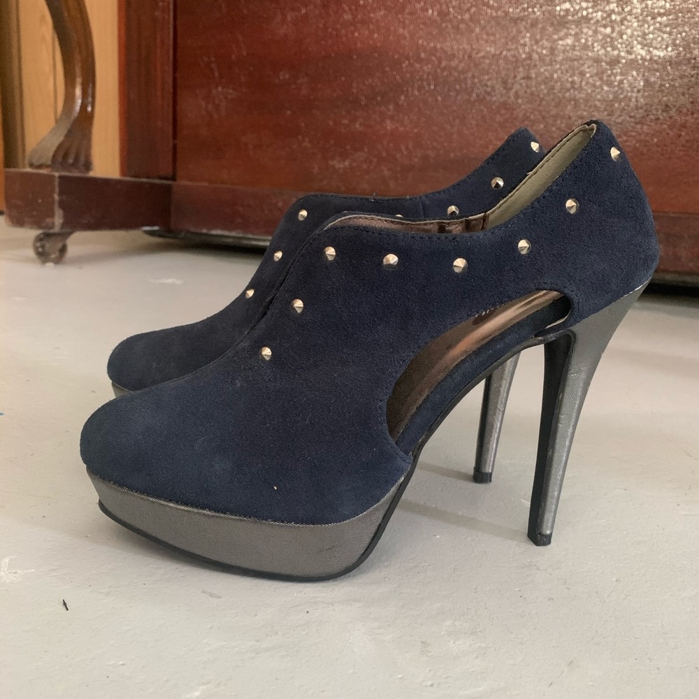 High heeled blue suede shoes platforms